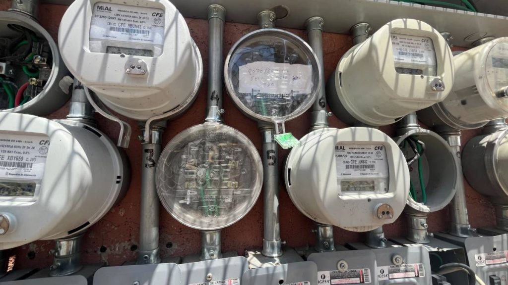 ¿Sin medidor? CFE conecta luz “directa” en León por desabasto; afectará tu recibo