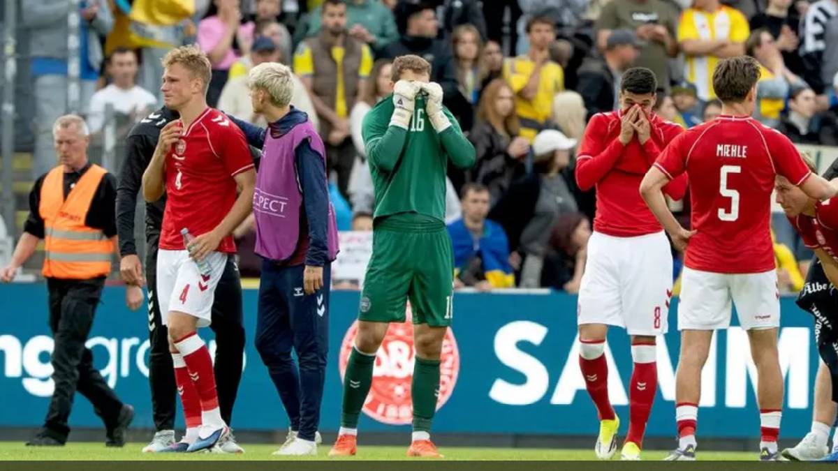 Christian Eriksen se desploma en el amistoso Dinamarca ante Ucrania . Foto AP