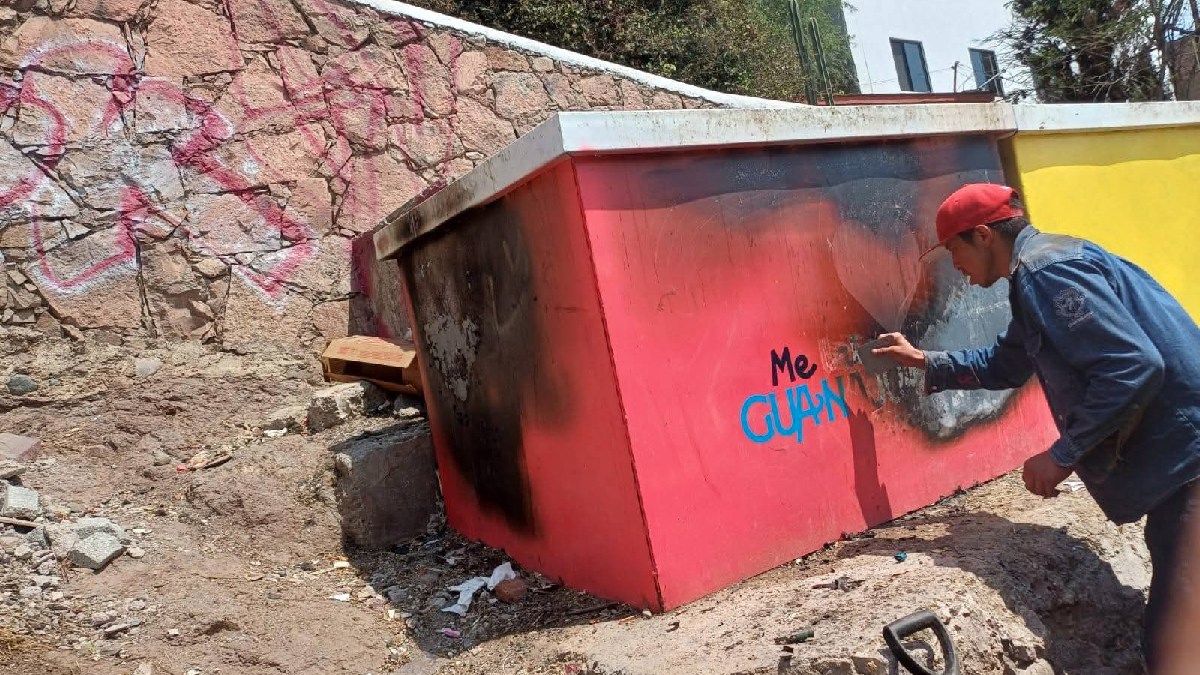 contenedores de basura incendiados