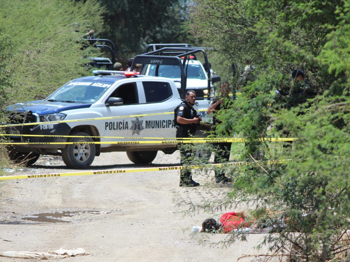 Hallan a hombre y mujer asesinados junto al Eje Metropolitano León-Silao