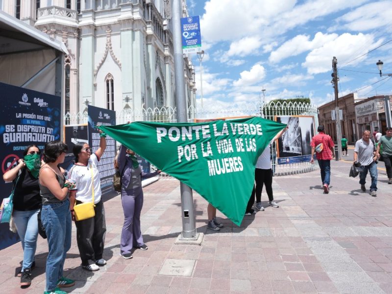 Pide Red de Acompañantes de León a diputados “ponerse la verde” para despenalización del aborto