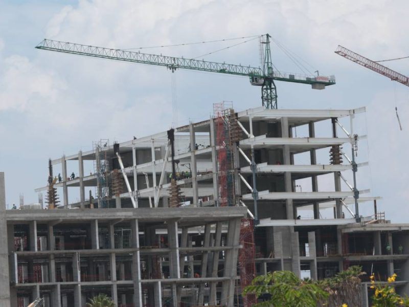 Distrito de Gobierno en Parque Bicentenario: Un año de retraso y van por nueva prórroga