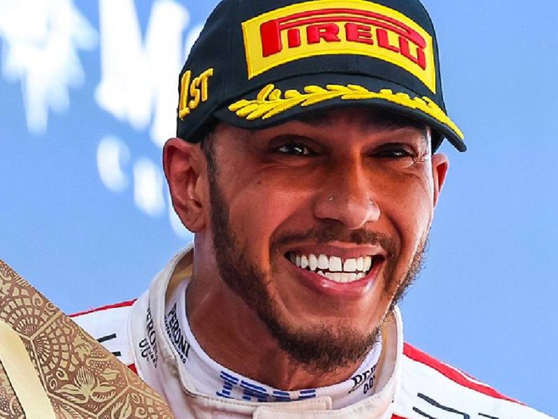 Lewis Hamilton gana el GP de Barcelona 2026; Checo Pérez remonta y logra su mejor resultado con Cadillac