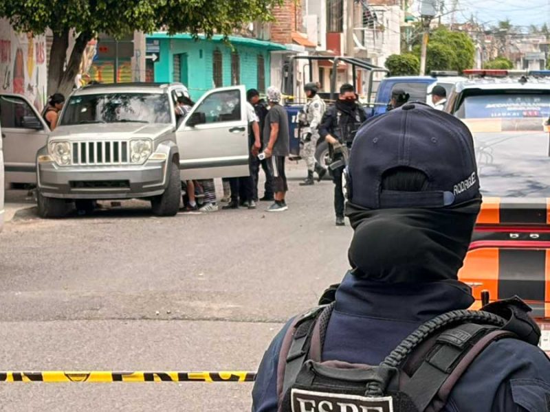 Ataque a quemarropa: Sicarios en moto interceptan Jeep plata y asesinan a conductor