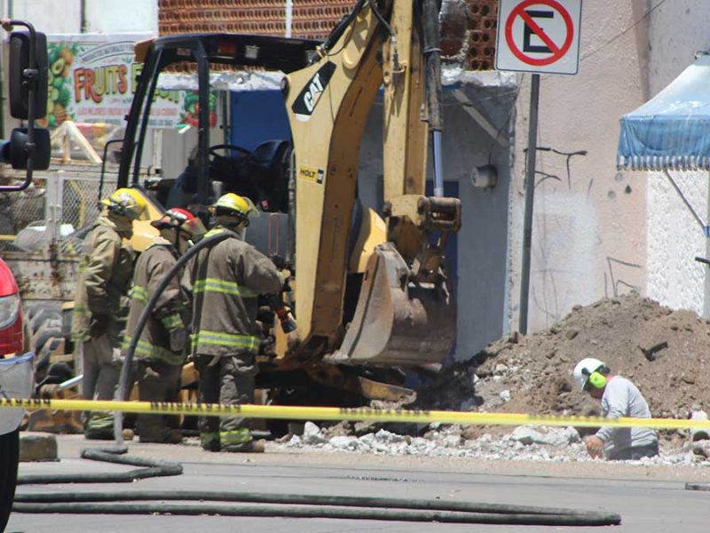 Caos en Irapuato: Rompen tubo de gas en Barrio de la Salud y evacuan a vecinos