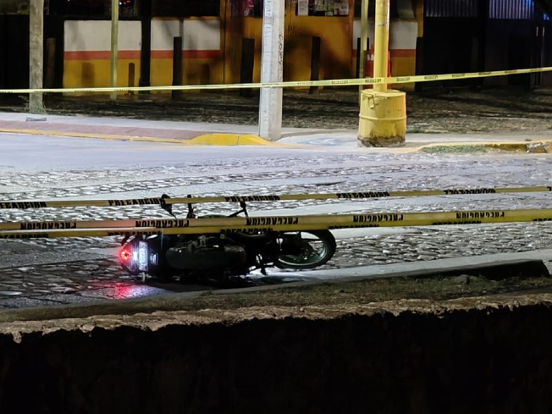 Tragedia vial en León: Motociclista muere al estrellarse contra poste en el bulevar La Luz