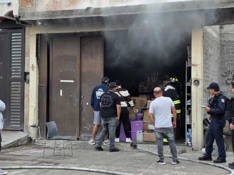 Arde abarrotera en León: Cortocircuito desata incendio en Timoteo Lozano