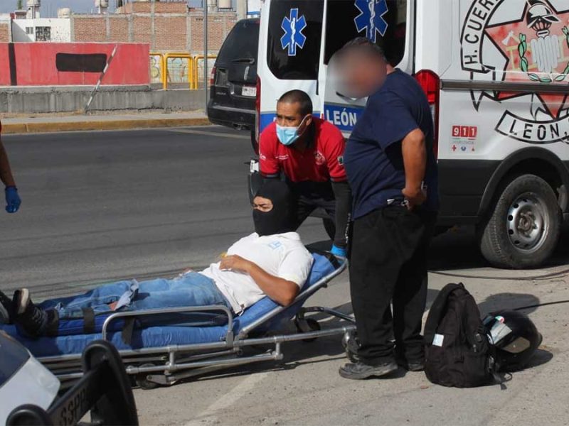 León: Motociclista se estrella de frente contra camión de la Ruta 80