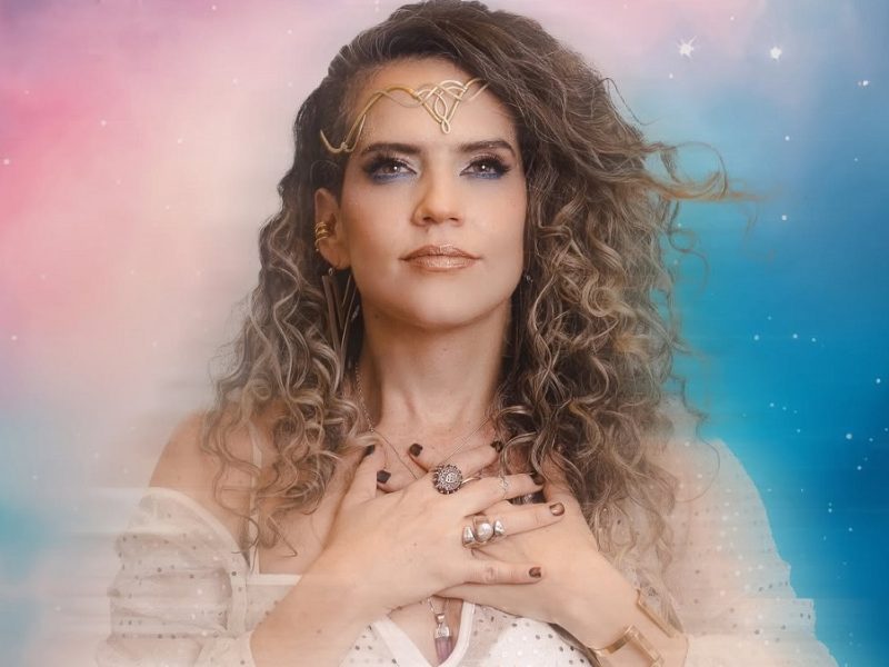 María Bernal celebra el amor sin miedo con su nueva ‘Canción cursi’