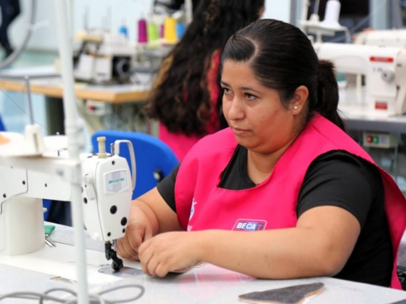 Empujan capacitación de trabajadores con 151 cursos cortos de 22 centros educativos en Guanajuato