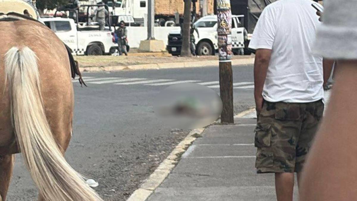 Asesinan a mujer a balazos junto a la glorieta 400 en Valle de Santiago
