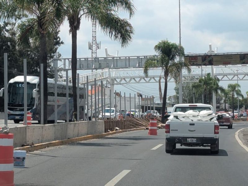 Se inconforman ciudadanos por obras en la salida a Salamanca