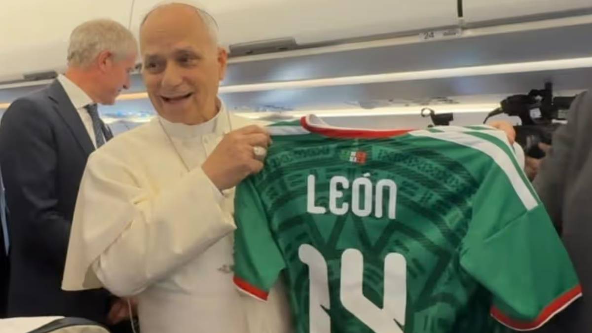 Papa León XIV, Selección Mexicana: El Sumo Pontífice posa con la playera del Tri rumbo al Mundial 2026 - Foto: N+