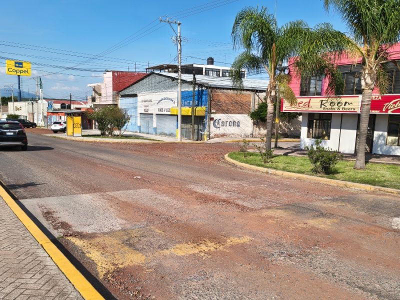 Lluvia y proveedor frenan obras de pavimentación en el bulevar 5 de Mayo en Yuriria