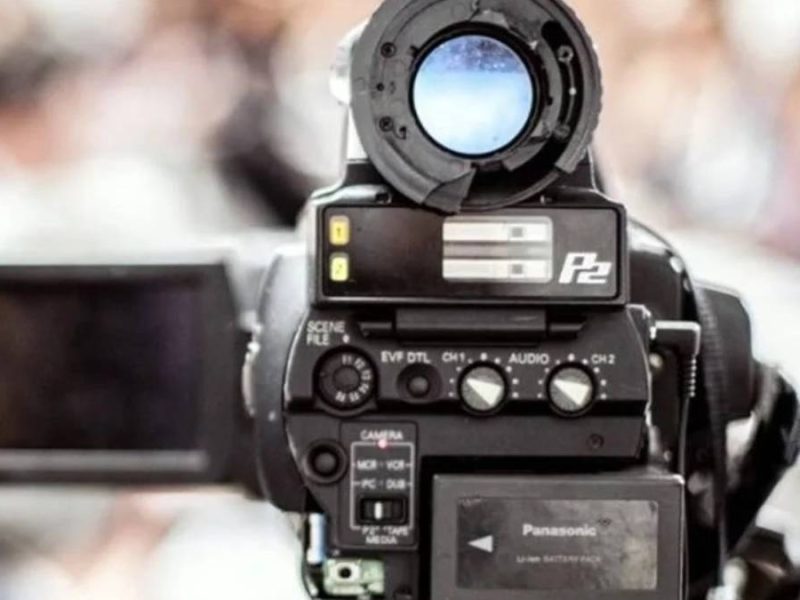 Liberan a periodistas acusadas de usar IA para inventar videos y dañar reputaciones
