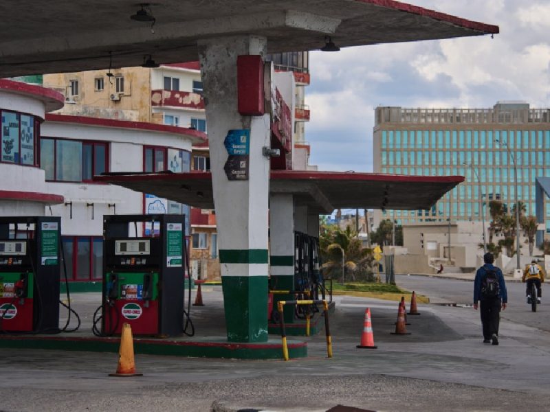 EU impone sanciones a la empresa estatal cubana de petróleo y gas