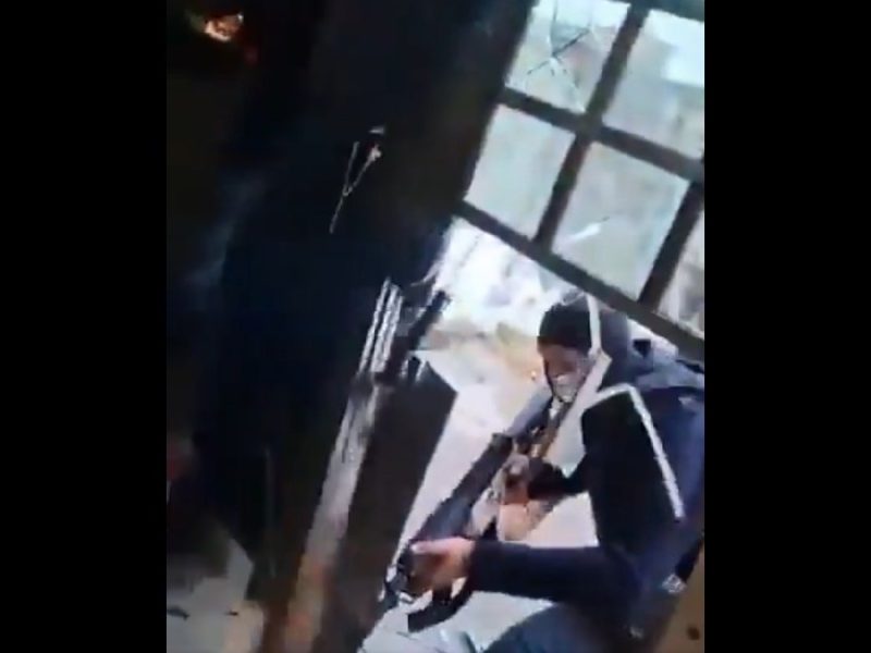 Hombres armados irrumpen en casa de periodista para secuestrarla