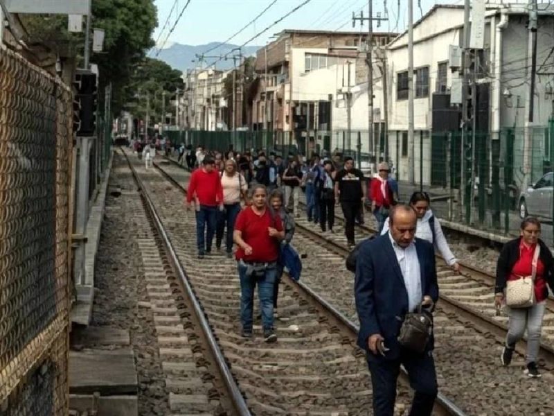 Invierten 2 mil millones de pesos en Tren Ligero y se rompe en pleno Mundial
