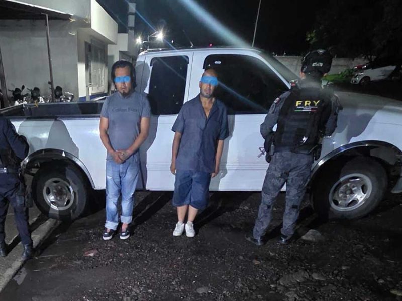 Operativo entre Yuriria y Moroleón permite recuperar camioneta robada y cae una dupla