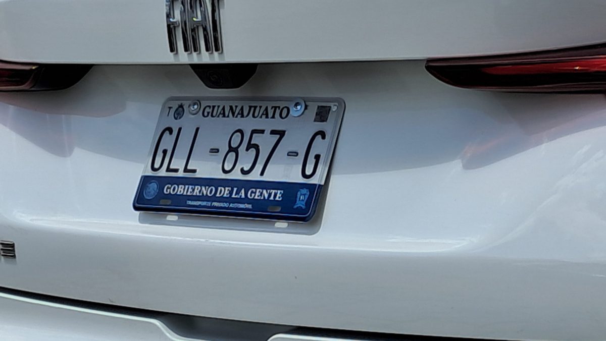Guanajuato gasta 97 millones de pesos en placas para promover eslogan de Libia