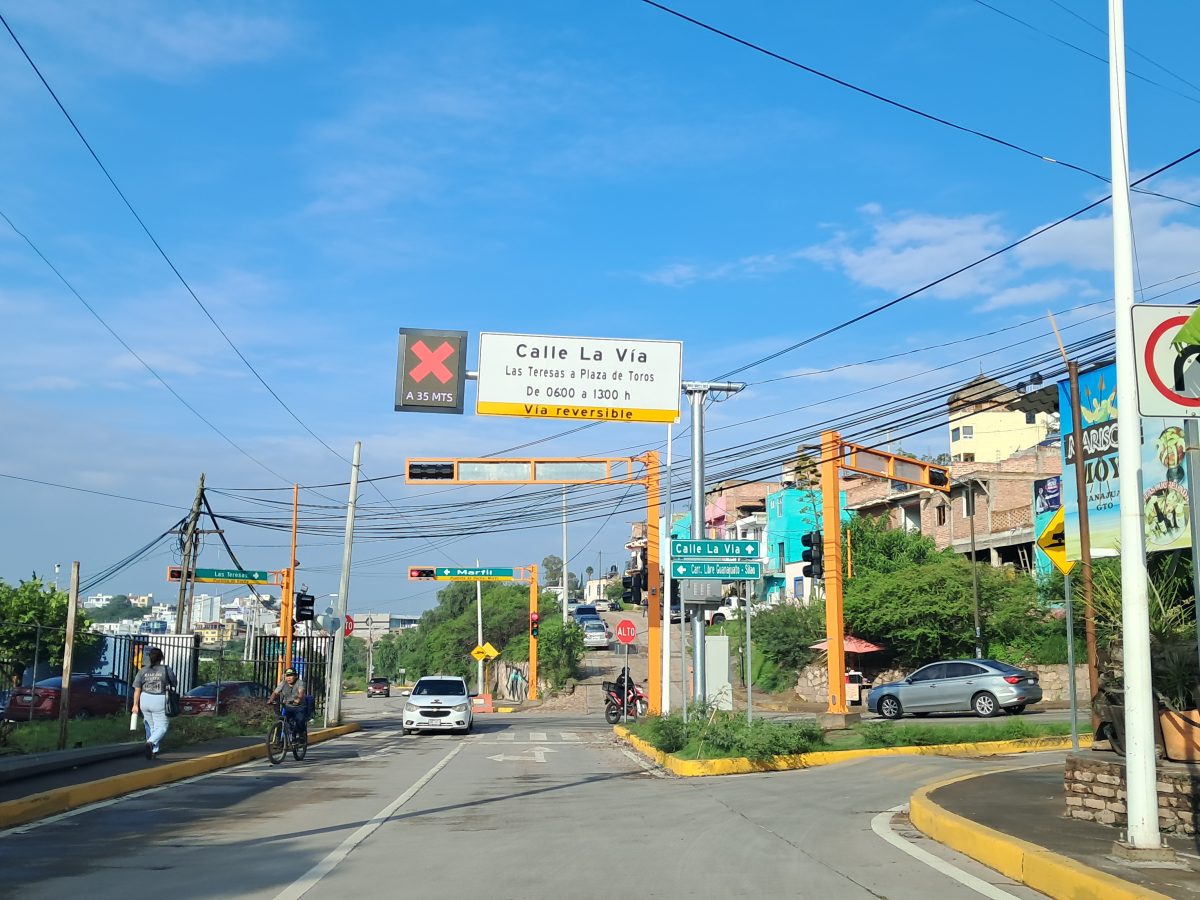 Samantha Smith no descarta dar marcha atrás a semáforos en Marfil tras quejas y colapso vial