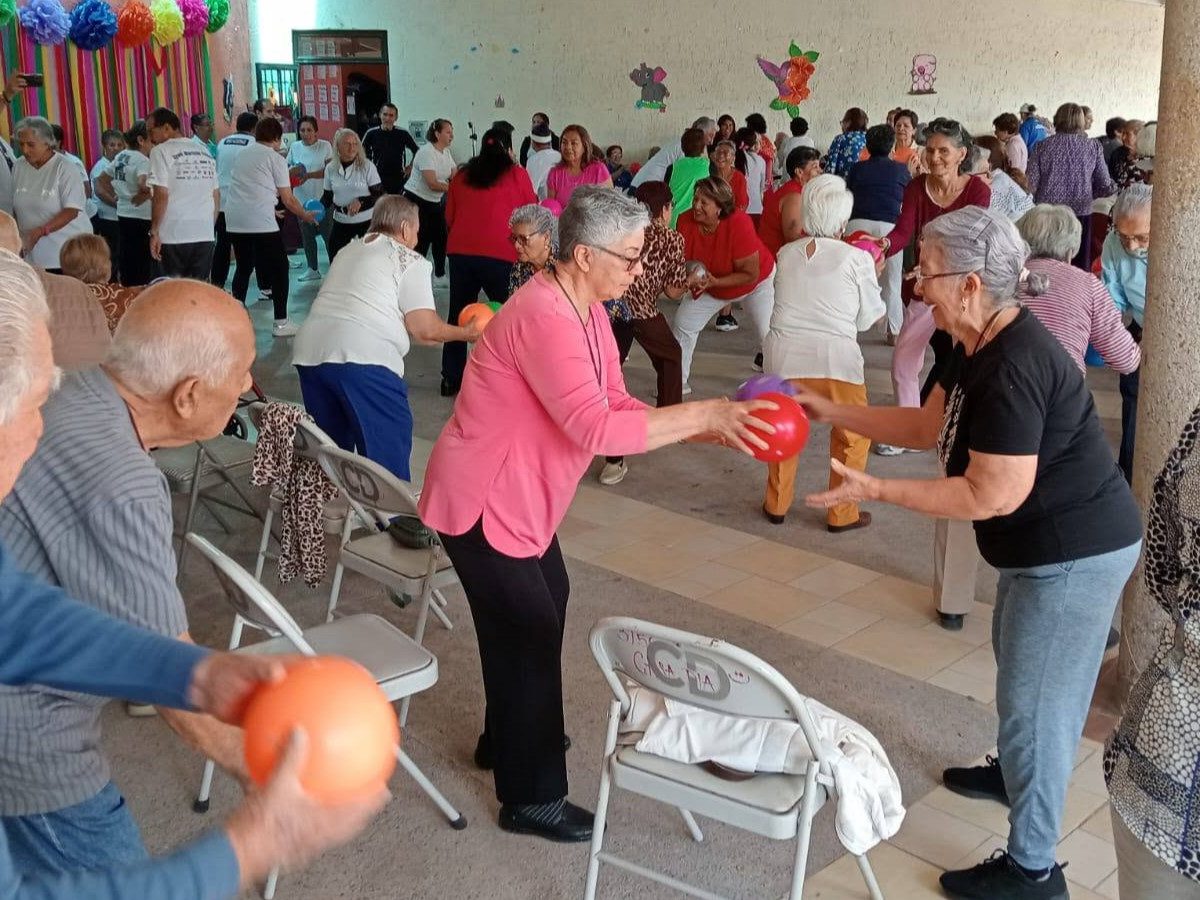 DIF busca a personas de 100 años para darles apoyo y conocer sus historias