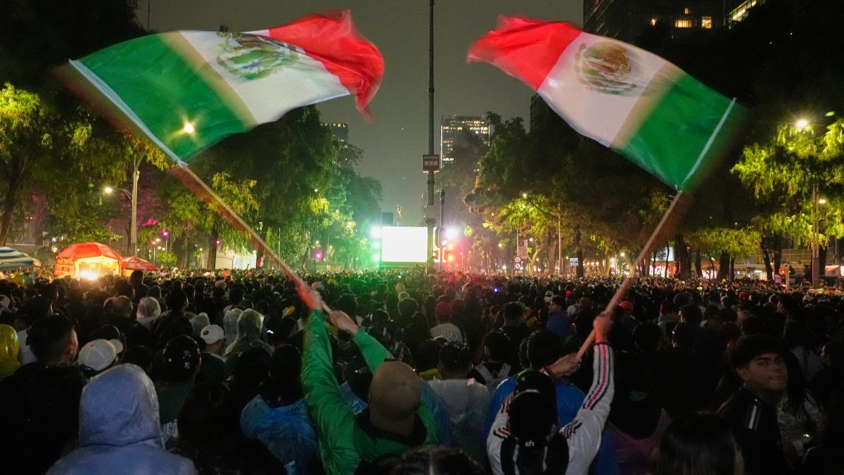 Pantallas en Reforma por el Mundial