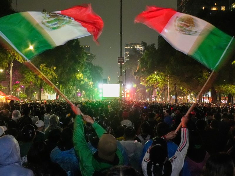 Pantallas en Reforma por el Mundial