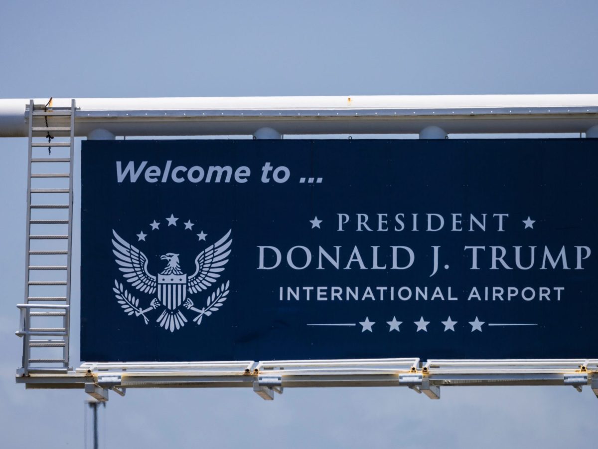 Aeropuerto de Palm Beach en Florida cambia oficialmente su nombre a Donald J. Trump