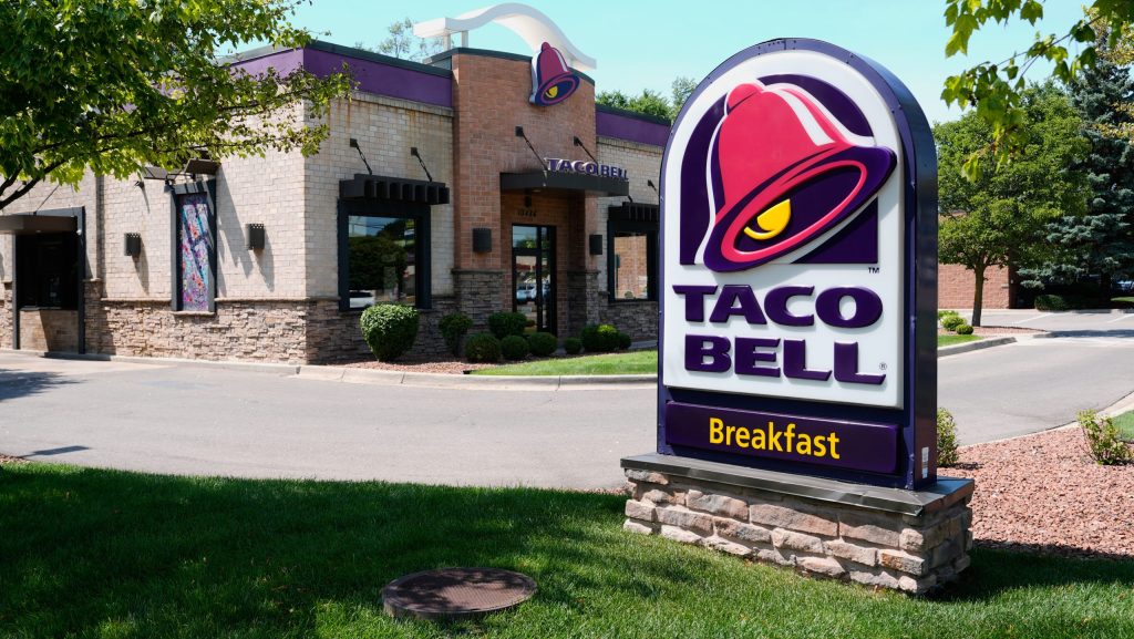 El brote de ciclosporiasis se dio en las lechugas iceberg ralladas que utiliza Taco Bell