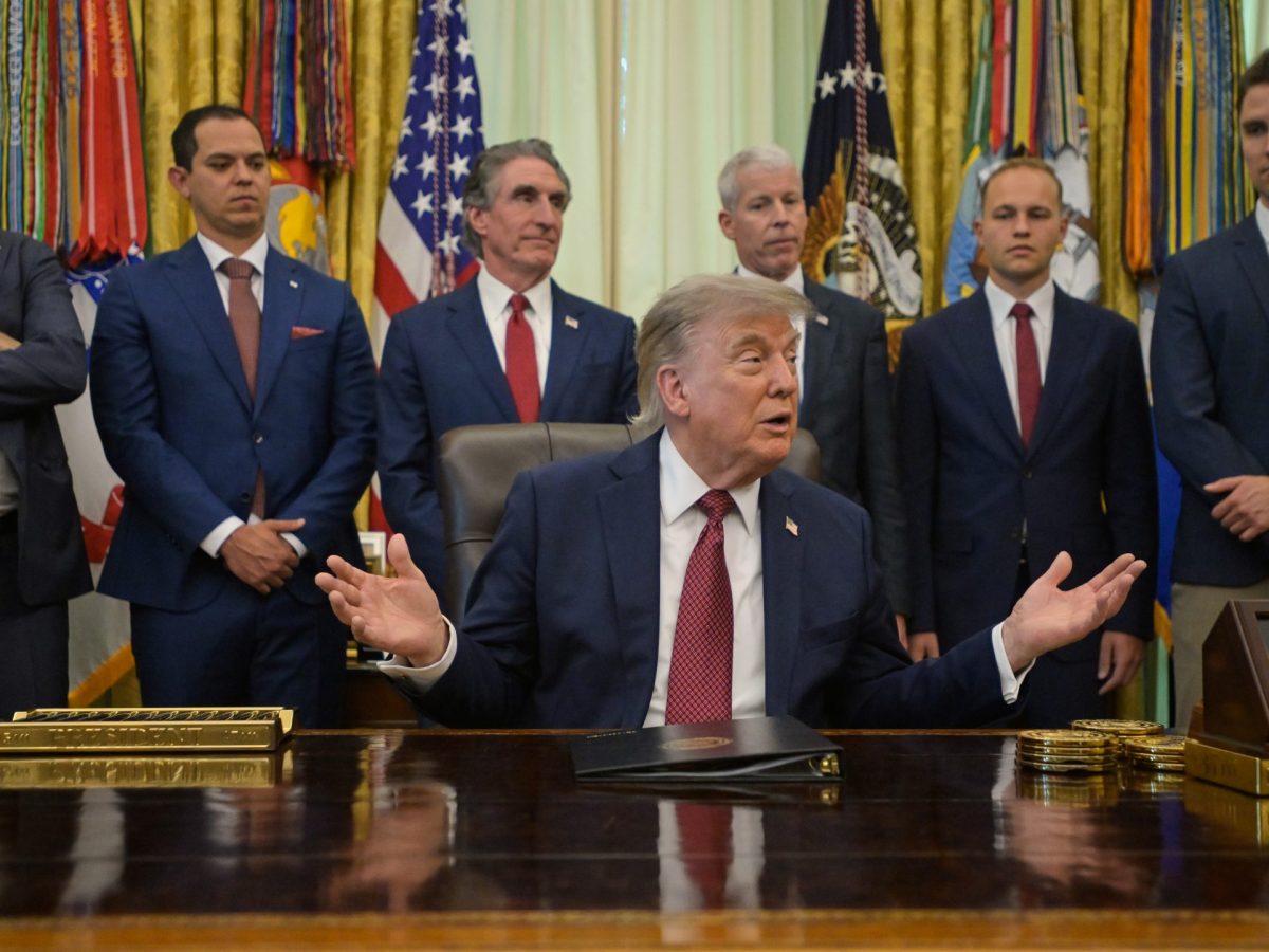 Trump amenaza con poner arancel a lechuga de México tras brote de ciclospora en EU