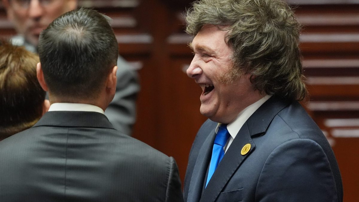 Javier Milei firma decreto contra quien incite el odio hacia Argentina