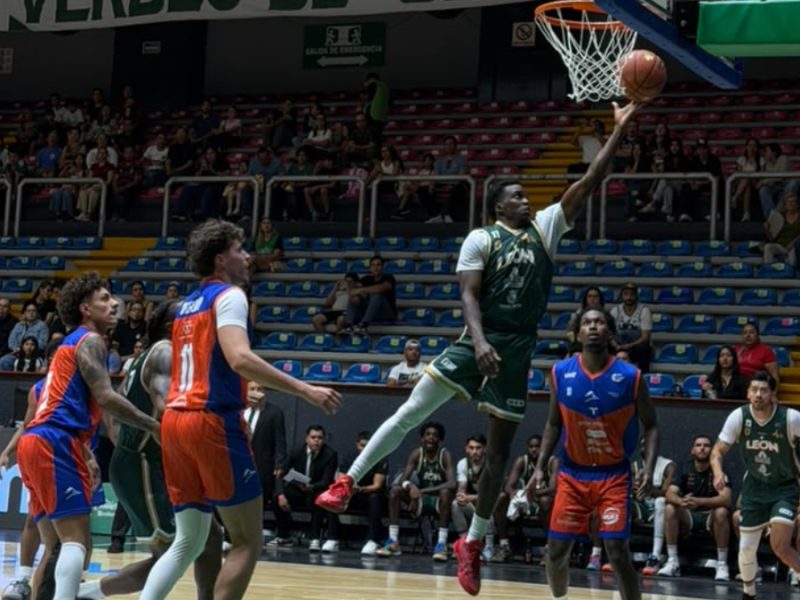 Abejas de León debuta con victoria ante Correcaminos UAT 
