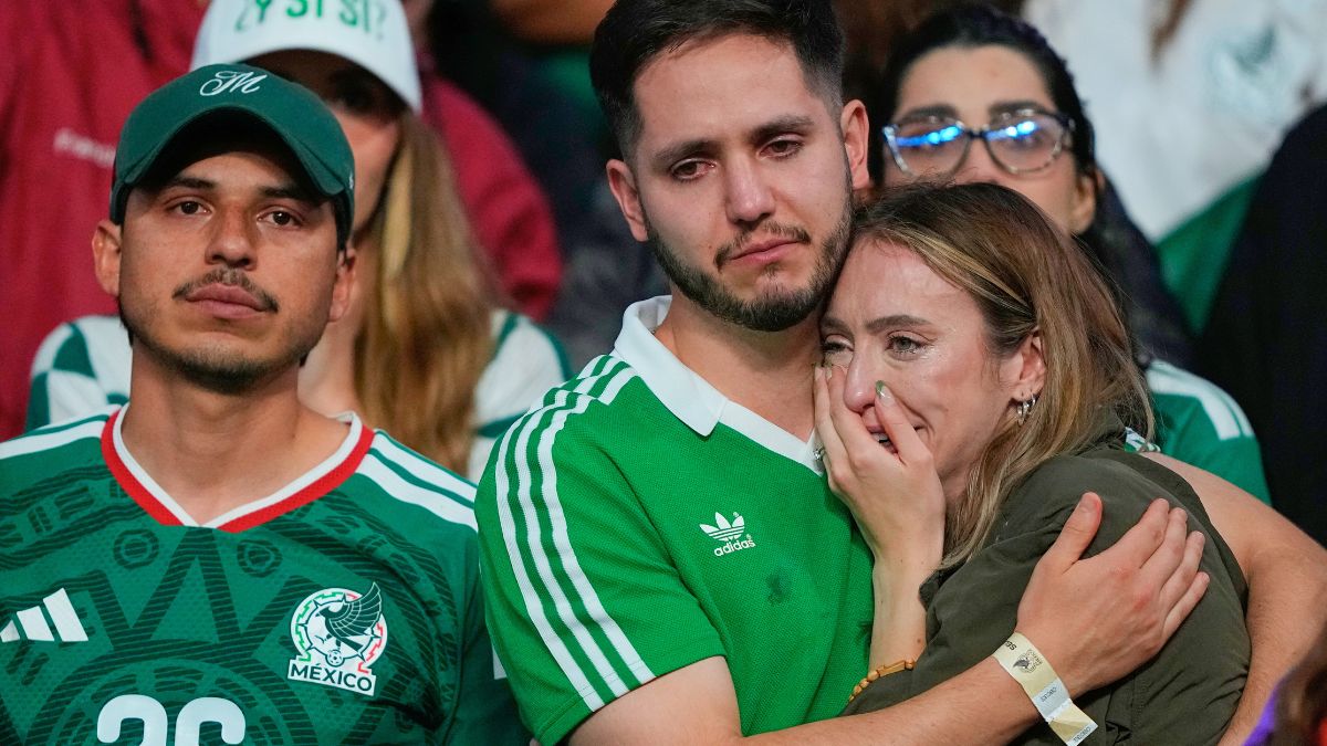 Aficionados en el México Vs Inglaterra. AP.