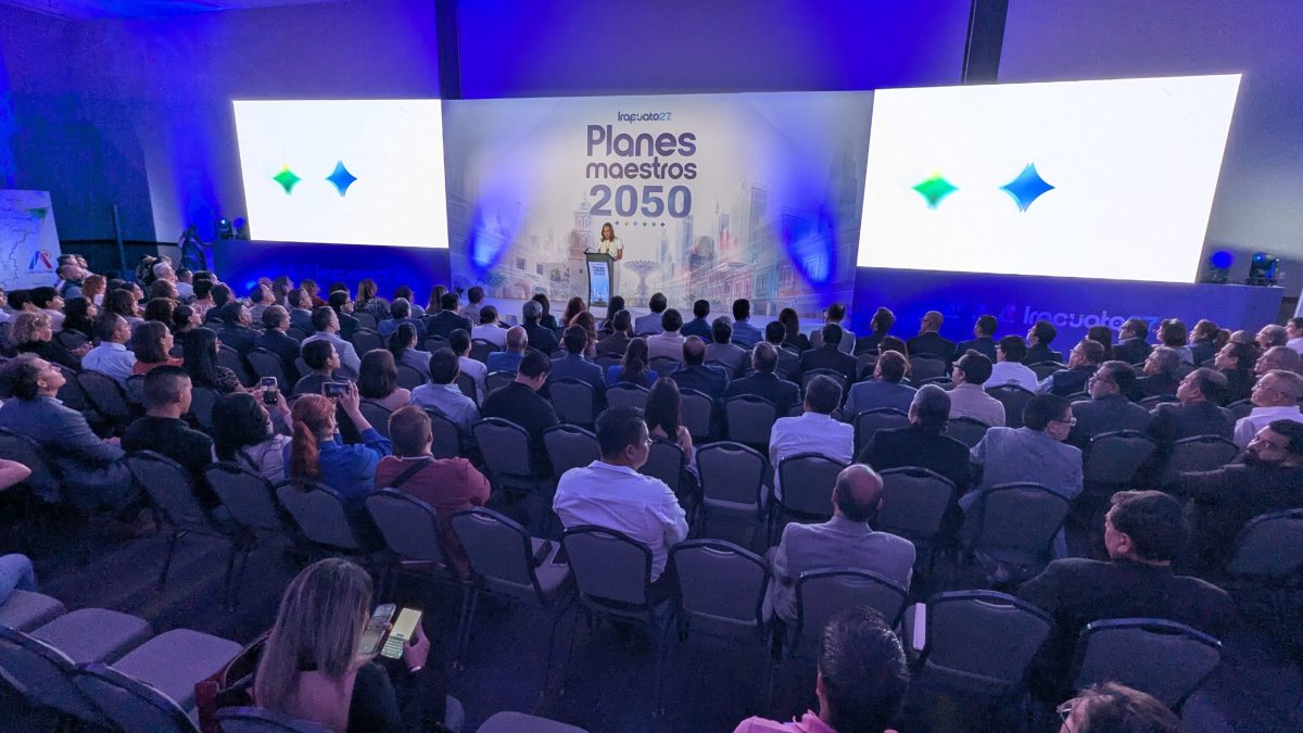 Lorena Alfaro durante la presentación de los planes maestros 2050