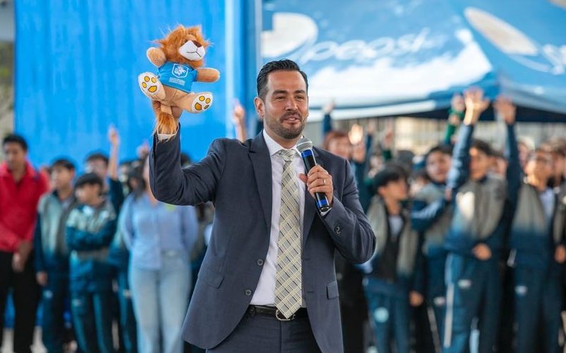 Allan León denuncia a reportero de AM