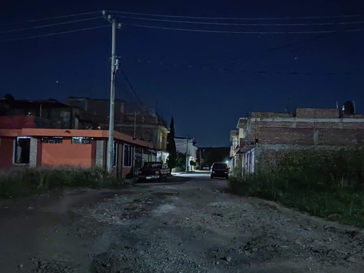 Tras las lluvias, se acumulan fallas de luz y baches en Moroleón, Uriangato y Yuriria
