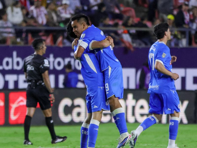 Cruz Azul se repone de un 0-2 y vence al Atlético de San Luis 