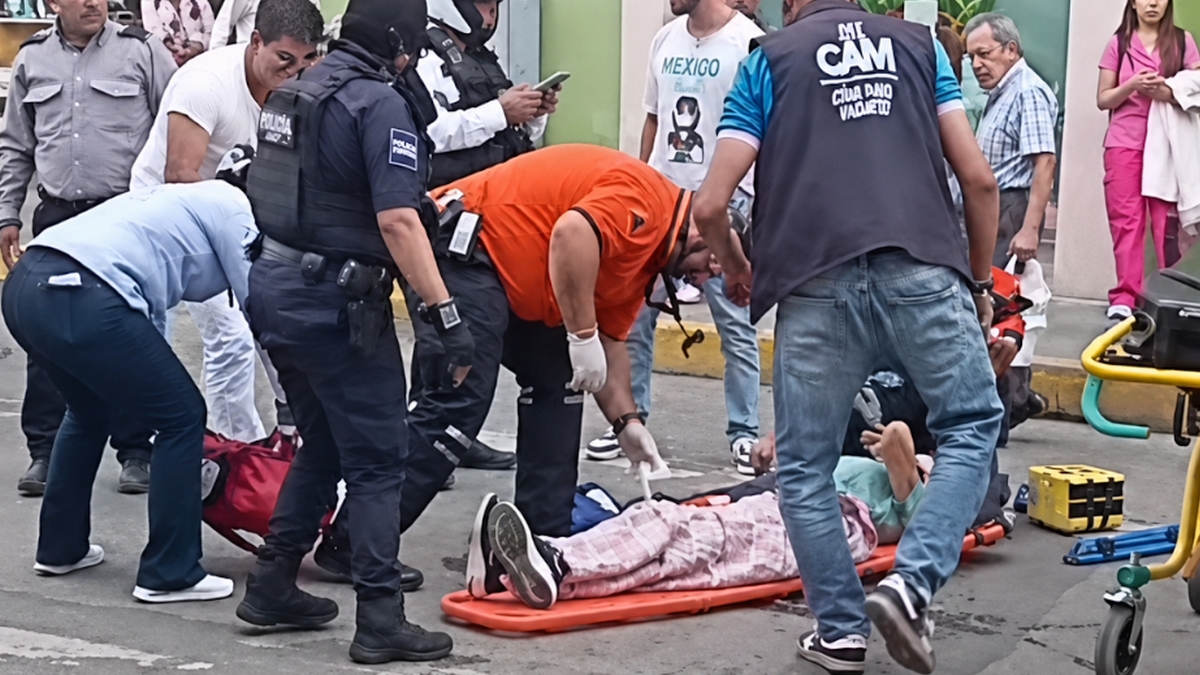 Atriopella camión a mujer en Irapuato