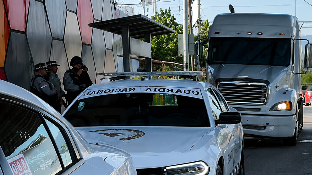 Frenan a balazos a trailero tras persecución en Irapuato; recuperan camión robado