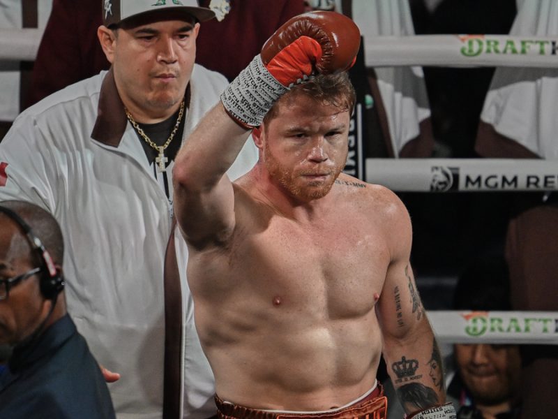 Canelo Álvarez revela que su siguiente pelea se pospuso para Halloween por ‘problemas familiares’ 