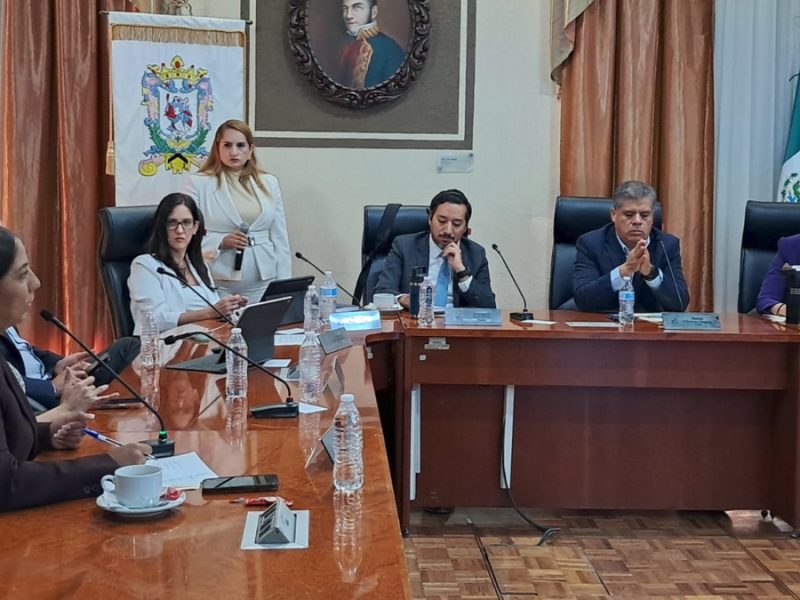Exigen renuncia de contralora de León por presuntamente archivar denuncias de acoso