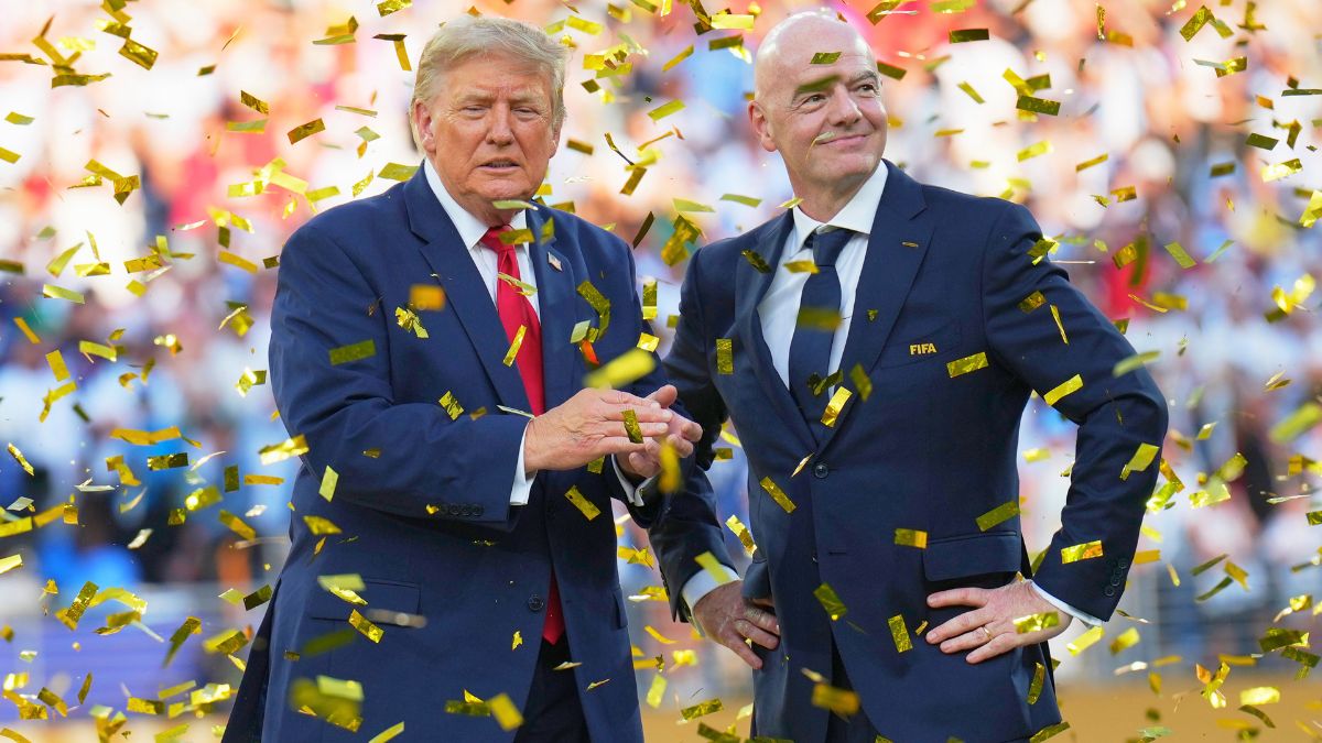 Donald Trump y Gianni Infantino en la final del Mundial 2026. AP.