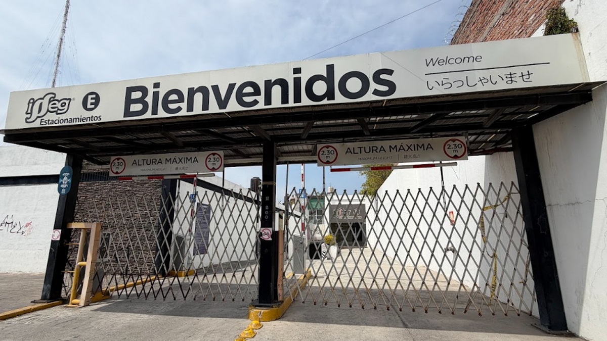 Estacionamiento subterráneo parque Morelos Celaya