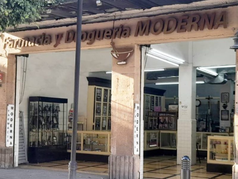 La farmacia de León que aún prepara recetas creadas hace más de un siglo