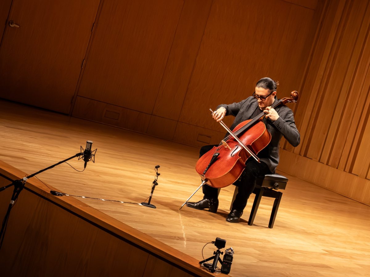 Arranca el FIV León con auditorio lleno con el concierto de Santiago Cañón