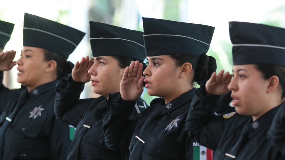 Graduación de policías en León 2
