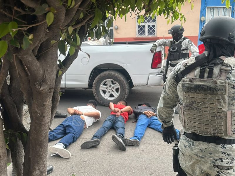 Arrollan a motociclista en Irapuato y caen tras persecución
