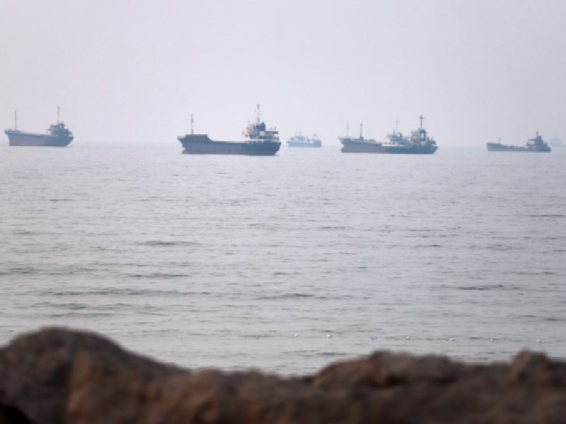 Irán amaga con “respuesta contundente” a petroleros que desvíen rutas en Ormuz 