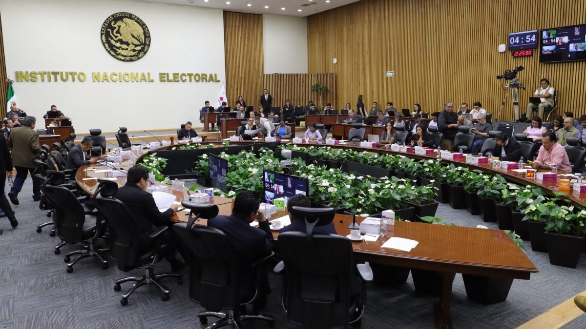 Morena arranca campañas anticipadas de cara a 2027, sin vigilancia del INE